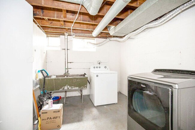 Building Photo - Bayard Luxe Hot Tub Escape