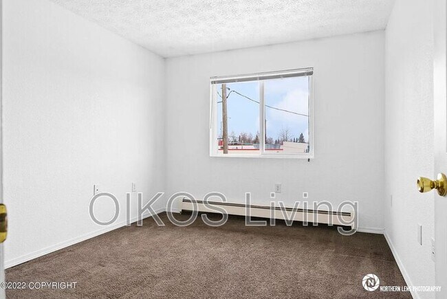 Building Photo - 528 State St