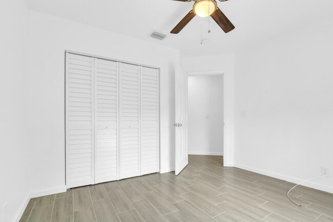 Building Photo - 13737 Yarmouth Dr