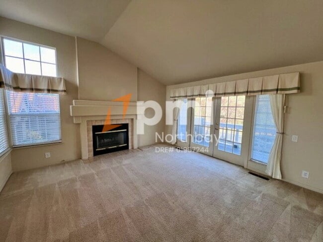 Building Photo - 3213 Hilton Head Dr