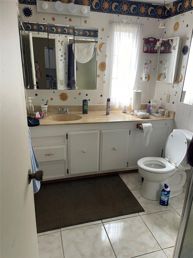 Building Photo - 5724 Lagoon Dr