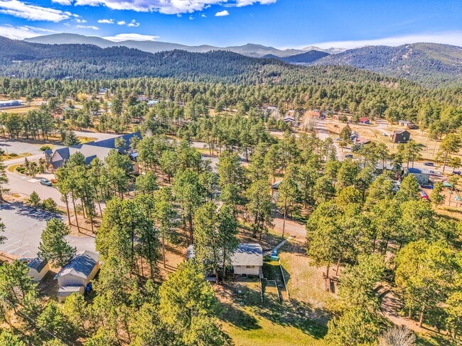 Building Photo - 27927 Circle Dr