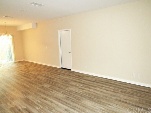 Building Photo - 242 S Redwood Ave