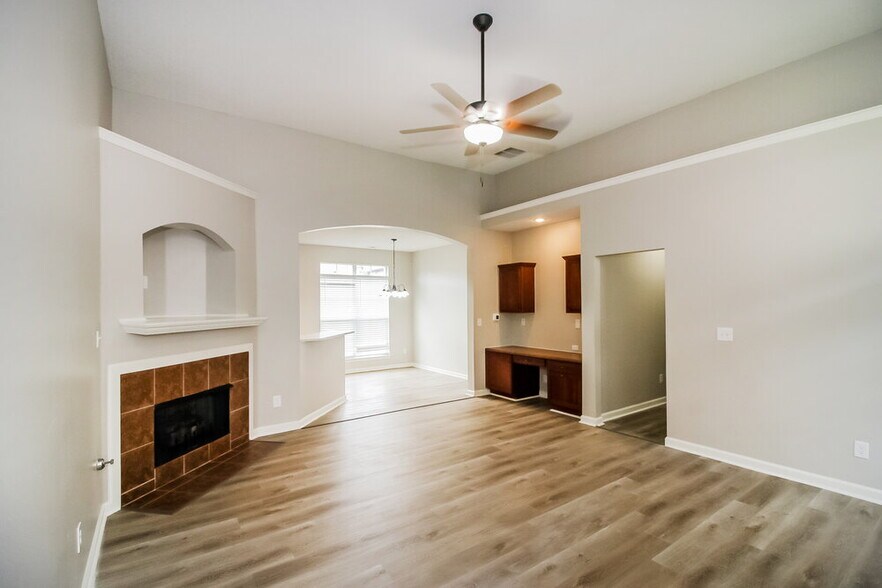Building Photo - 4860 Stirrup Dr