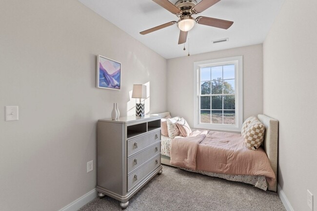 Building Photo - 1006 10th St NE