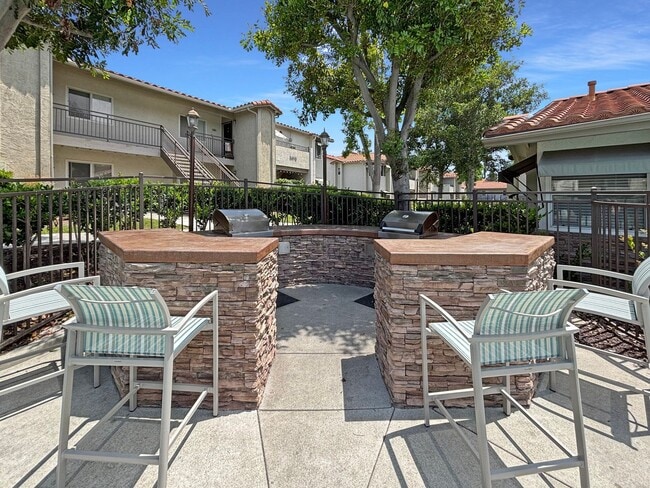 Building Photo - Charming 2BD/2BA Condo in La Mesa W/ A/C, ...
