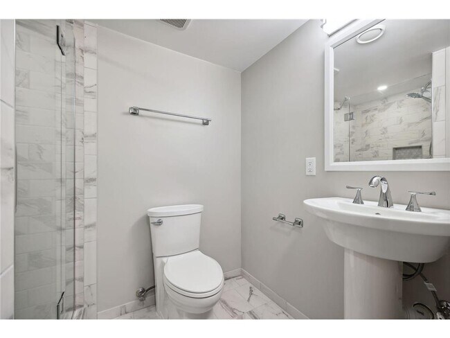 Building Photo - 6802 Cottonwood Ln N