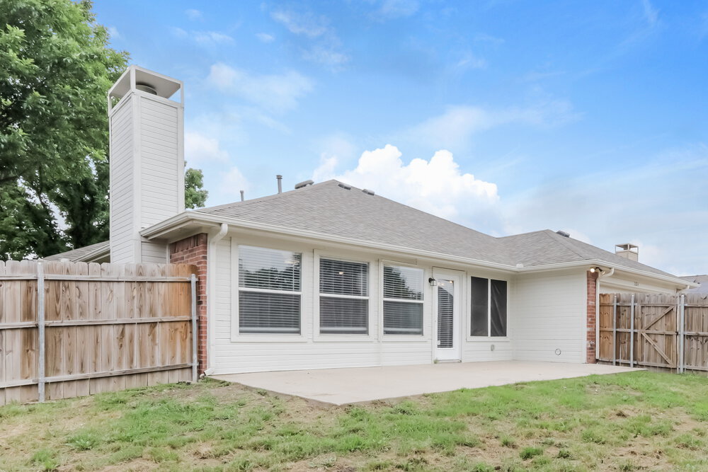 Building Photo - 2524 Hackberry Creek
