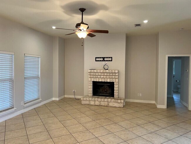 Building Photo - 503 Woodland Park Dr