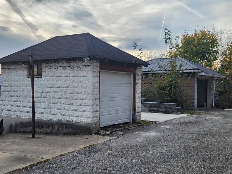 Building Photo - 2245 S Braddock Ave