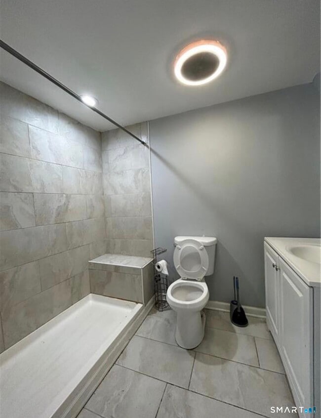 Building Photo - 1357 Fairfield Ave