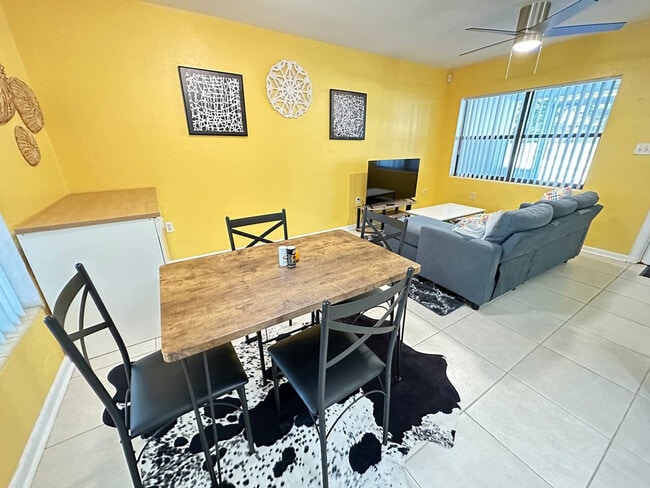 Building Photo - 737 SE 4th Ave