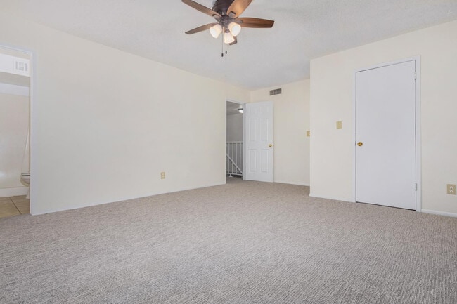 Building Photo - 1029 E Bendix Dr