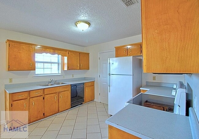 Building Photo - 915 Churchfield Dr