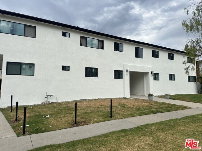 Building Photo - 1145 S Holt Ave