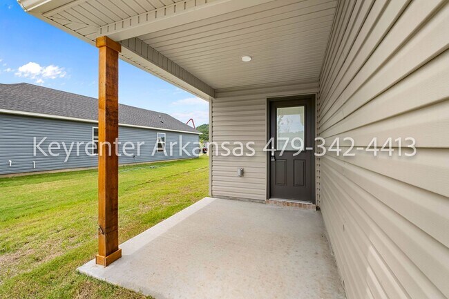 Building Photo - Stunning Newer Construction in Fayetteville!