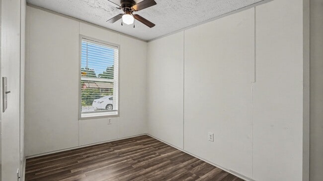 Building Photo - 25024 Twin Oaks Dr