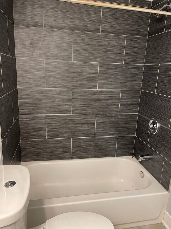 Building Photo - 2332 W 18th Pl