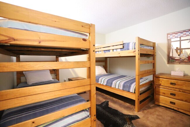 Building Photo - Seasonal 6 Month Lease Available!  $1,700/ mo Charming Two-Bedroom Condo in Waterville, NH!