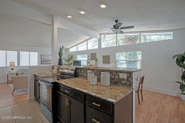 Building Photo - 2565 Burlingame Dr W