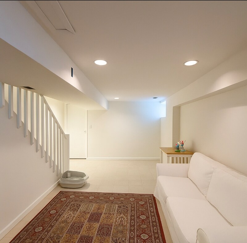 Building Photo - 34 Nesaquake Ave