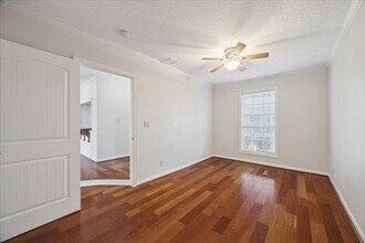 Building Photo - 709 Gale St