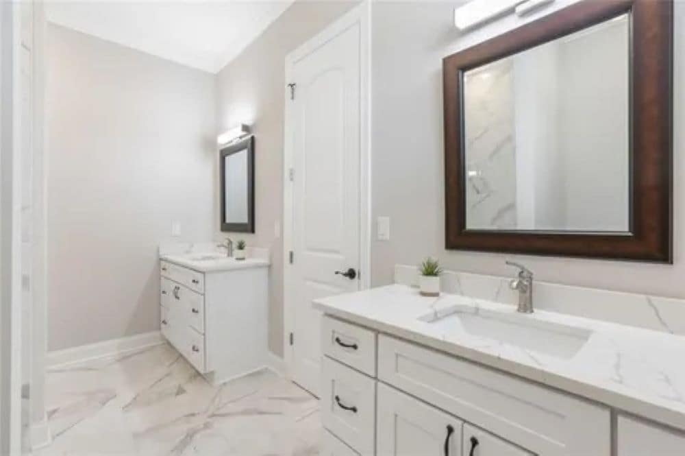 Building Photo - 2323 Leonidas St