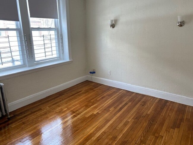 Building Photo - NO FEE!  Grad Friendly Apt w Ht/HW Inc!  Near Cleveland Circle T!