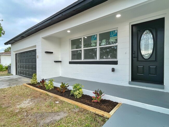 Building Photo - 2860 35th St S