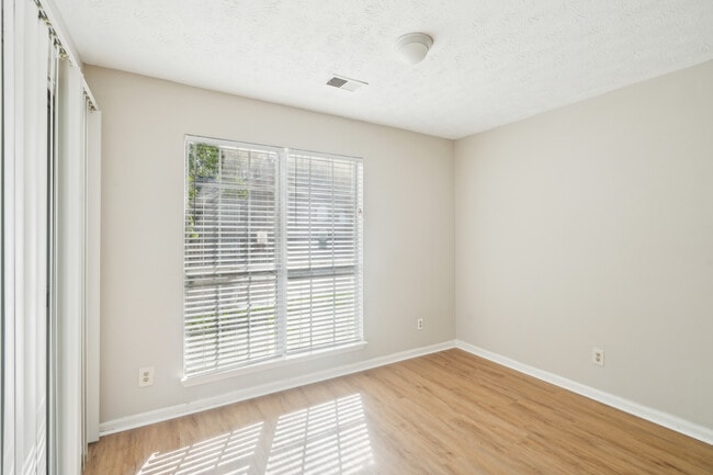 Building Photo - 1066 Rock Creek Ln