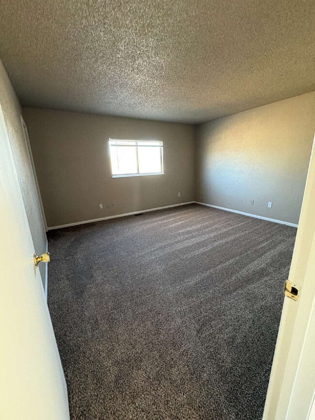 Building Photo - 3 bedroom - Allison