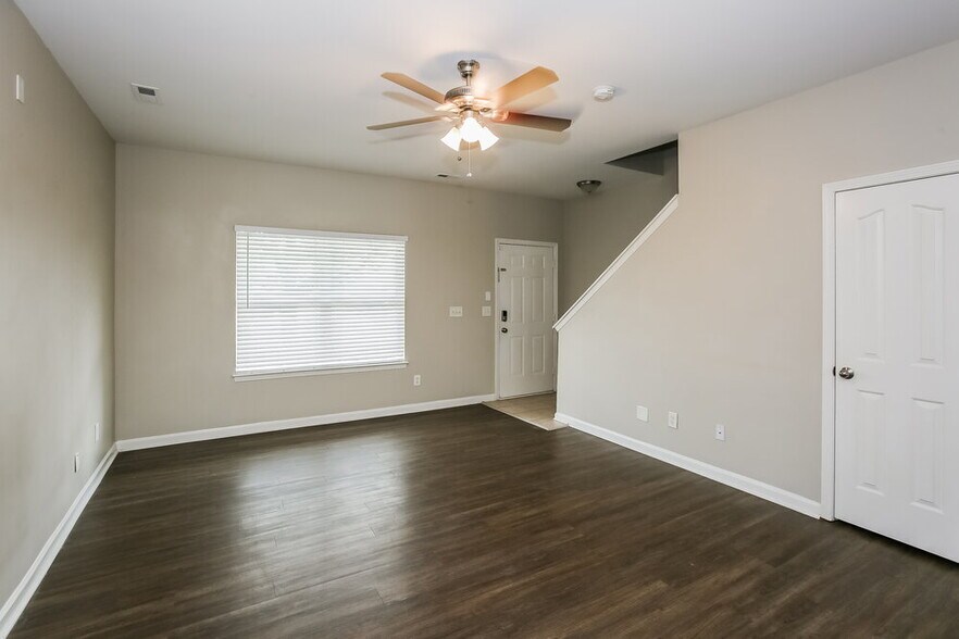 Building Photo - 1320 Bray Dr
