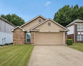Building Photo - 924 Ramblewood Dr