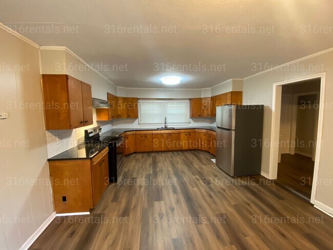 Building Photo - $950 - 2 bedroom / 1 bathroom home with a bonus loft!