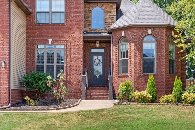 Building Photo - Pet Friendly Four Bedroom with Bonus!