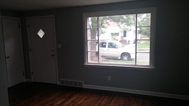 Building Photo - 33 Tussing Ln
