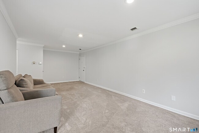 Building Photo - 110 Southport Woods Drive