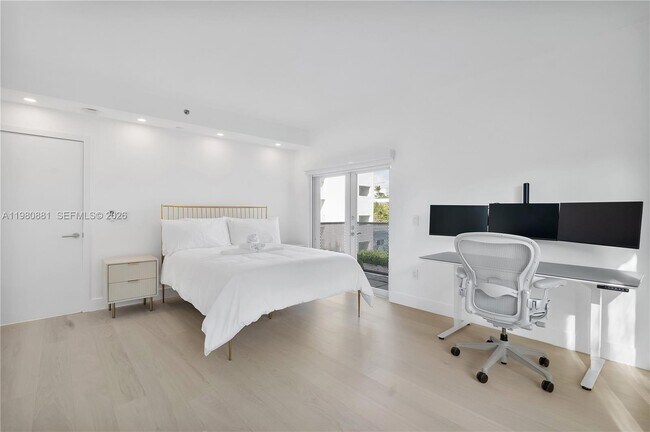 Building Photo - 828 3rd St