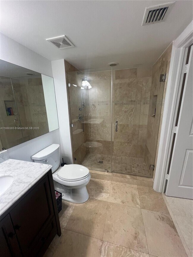 Building Photo - 1155 Brickell Bay Dr