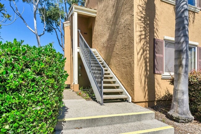 Building Photo - Great Two Bedroom Corner Unit in Villa Tos...