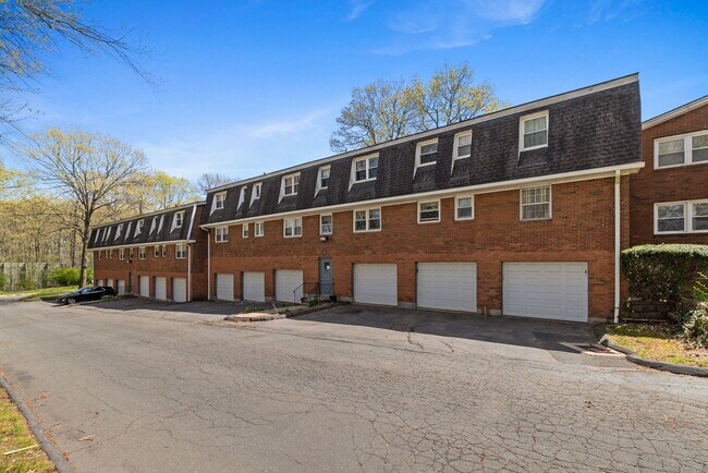 Building Photo - 339 Dunfey Ln