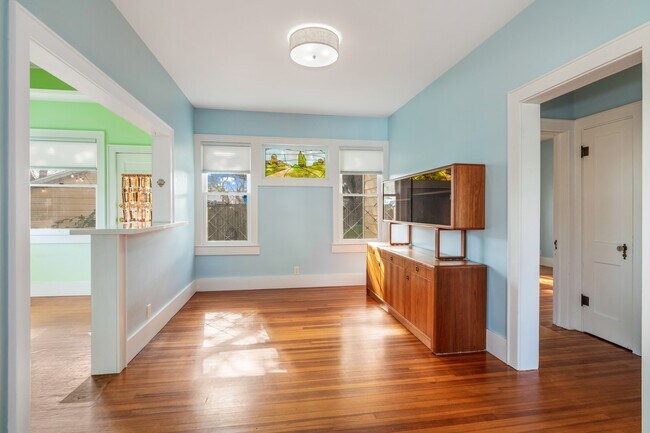 Building Photo - 4823 Fannin Dr