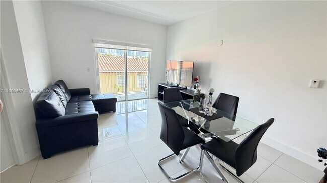 Primary Photo - 695 SW 11th St