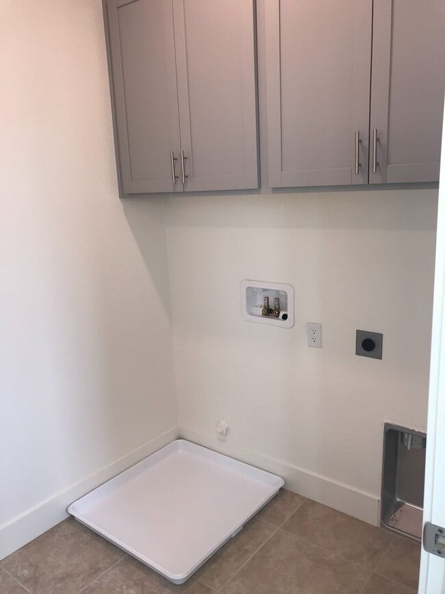 Building Photo - 3 Bed| 2.5 Bath | 1632 SF | Two Car Garage | Two Story | Tenant pays $175 monthly for WS&G