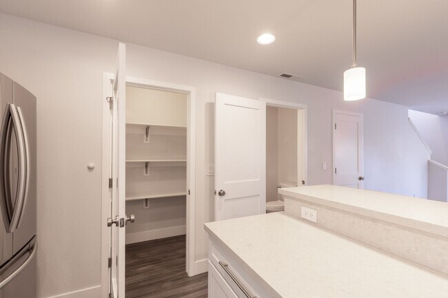 Building Photo - 1056 Watt St