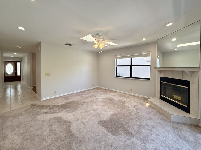 Building Photo - 867 Mandalay Ave