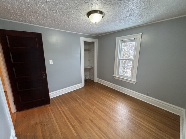 Building Photo - 66 Martinot Ave