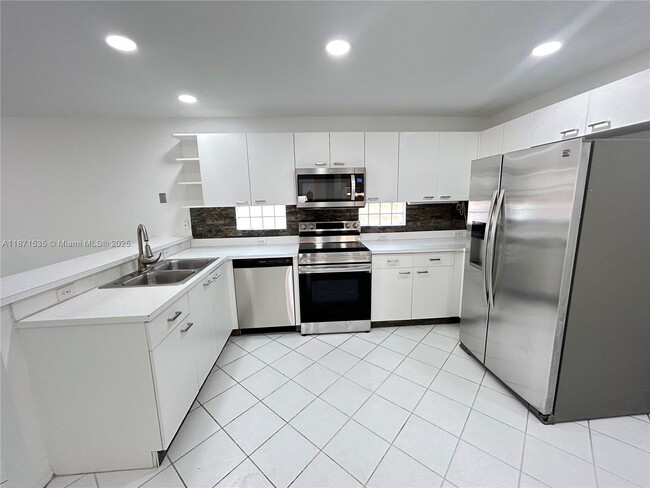 Building Photo - 524 NW 47th Ln