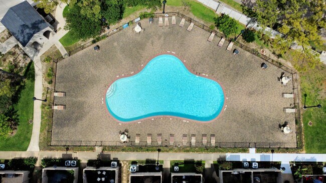 Building Photo - 3218 Holly Hall St