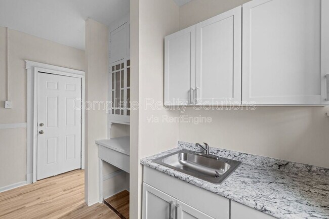 Building Photo - 4301 S 38th St